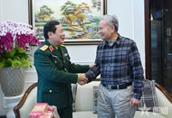 黎辉永上将走访慰问张光庆上将和黎友德上将并致以新春祝福